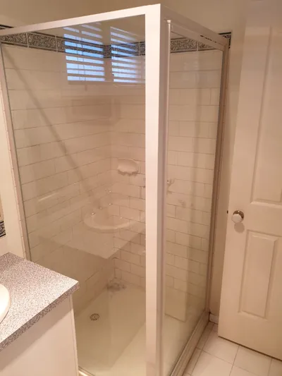 Shower Screens - gallery image