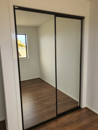 Splashbacks - gallery image